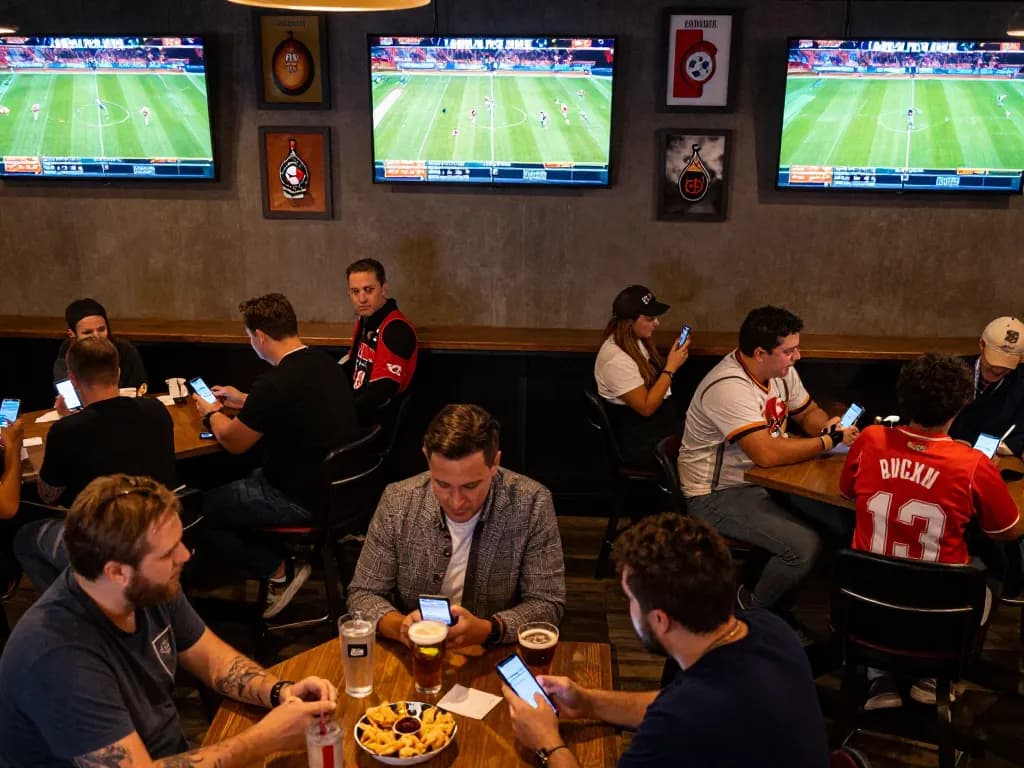 sc88 nhà cái sports betting experience in a lively atmosphere with patrons actively engaging via mobile apps.
