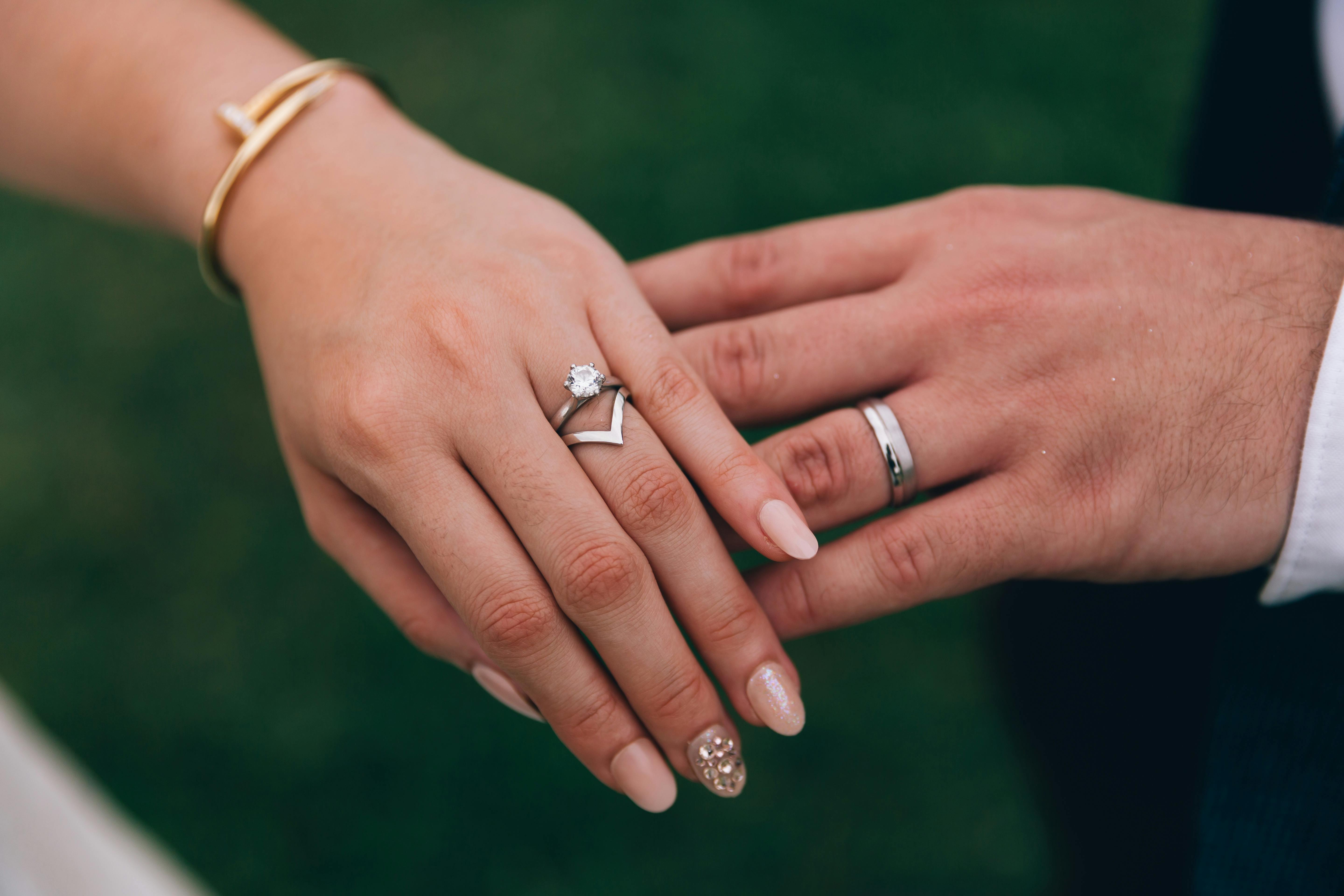 Affordable wedding rings That Look Luxurious